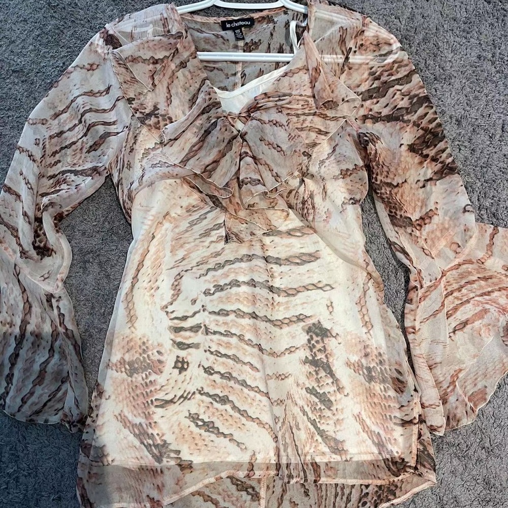 Le château top for women